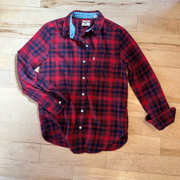 Levi's Tops - Levi’s, red/black flannel, boyfriend fit, button down, 1 pocket, xs